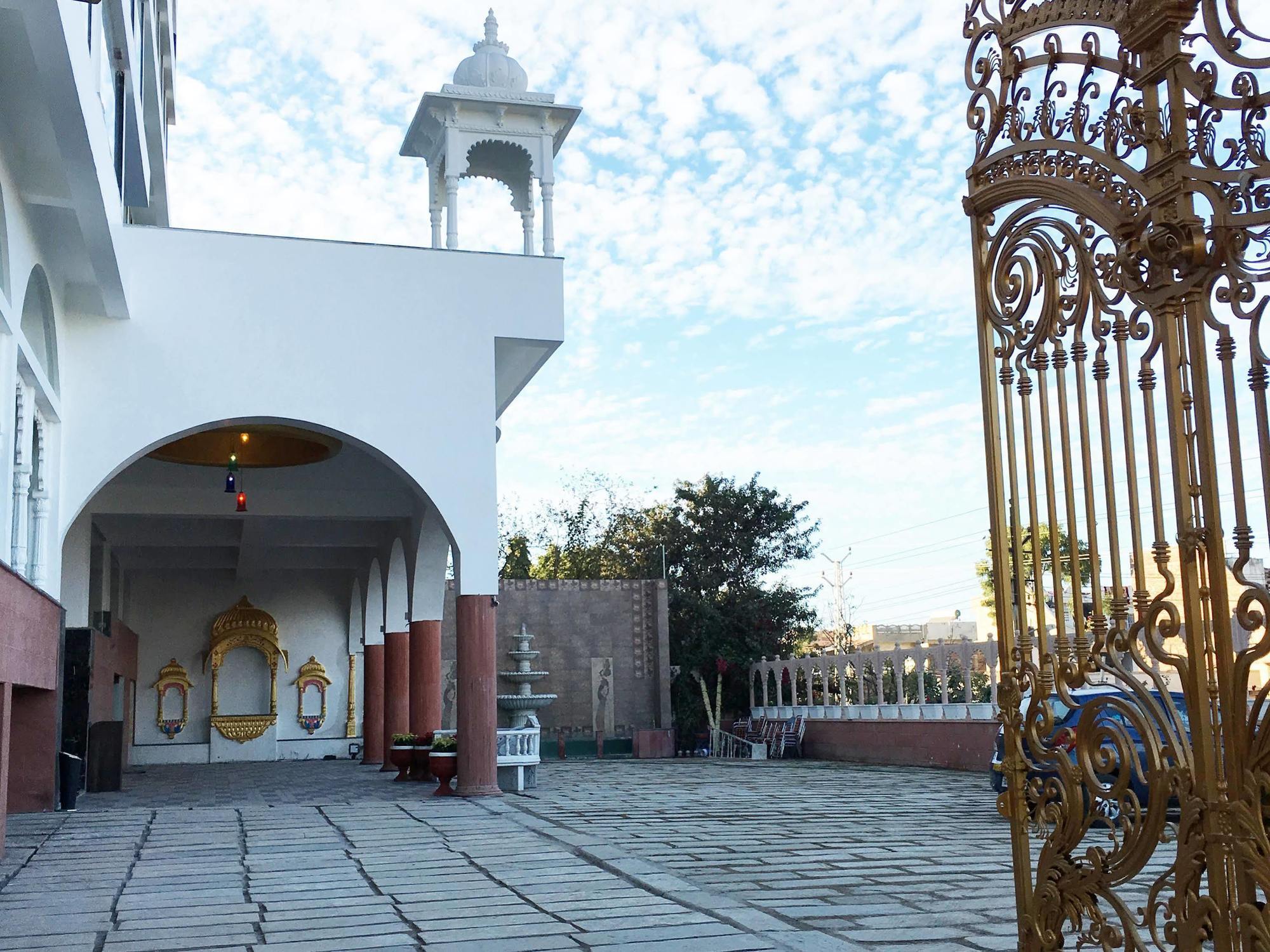 Mewargarh Udaipur By Red Lion S Hotell Eksteriør bilde