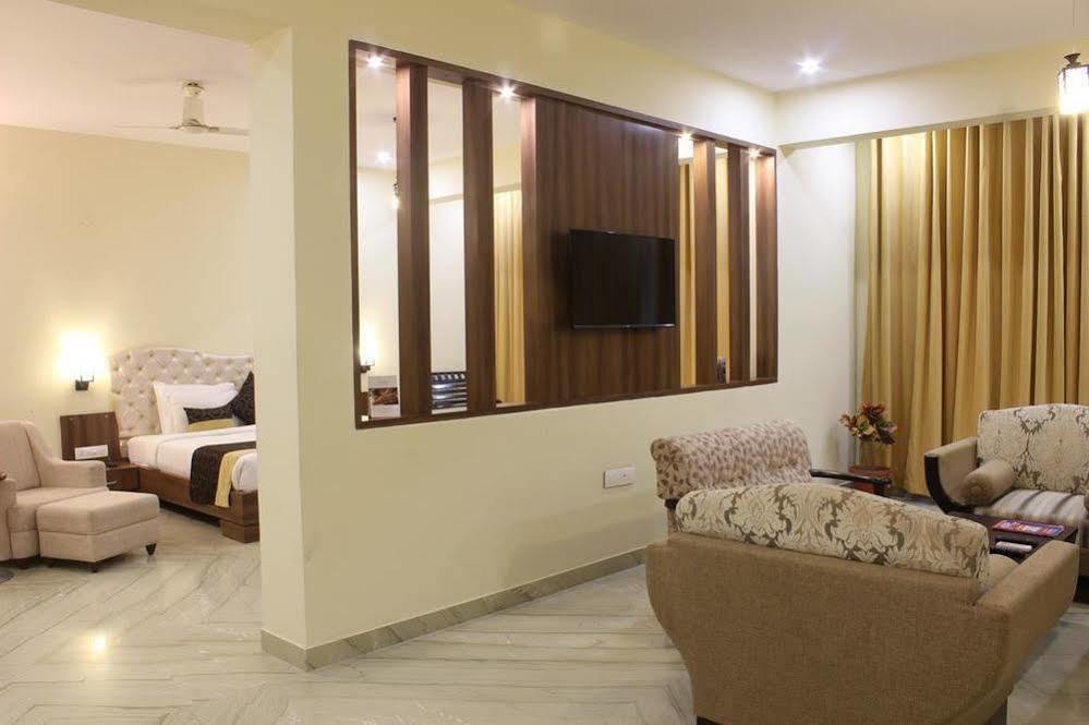 Mewargarh Udaipur By Red Lion S Hotell Eksteriør bilde