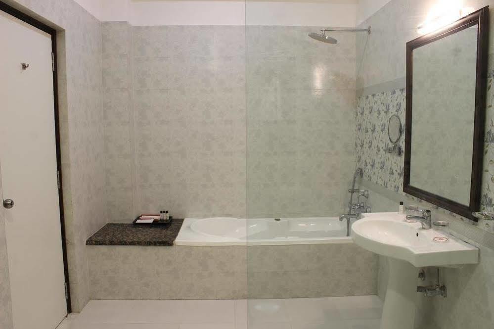 Mewargarh Udaipur By Red Lion S Hotell Eksteriør bilde